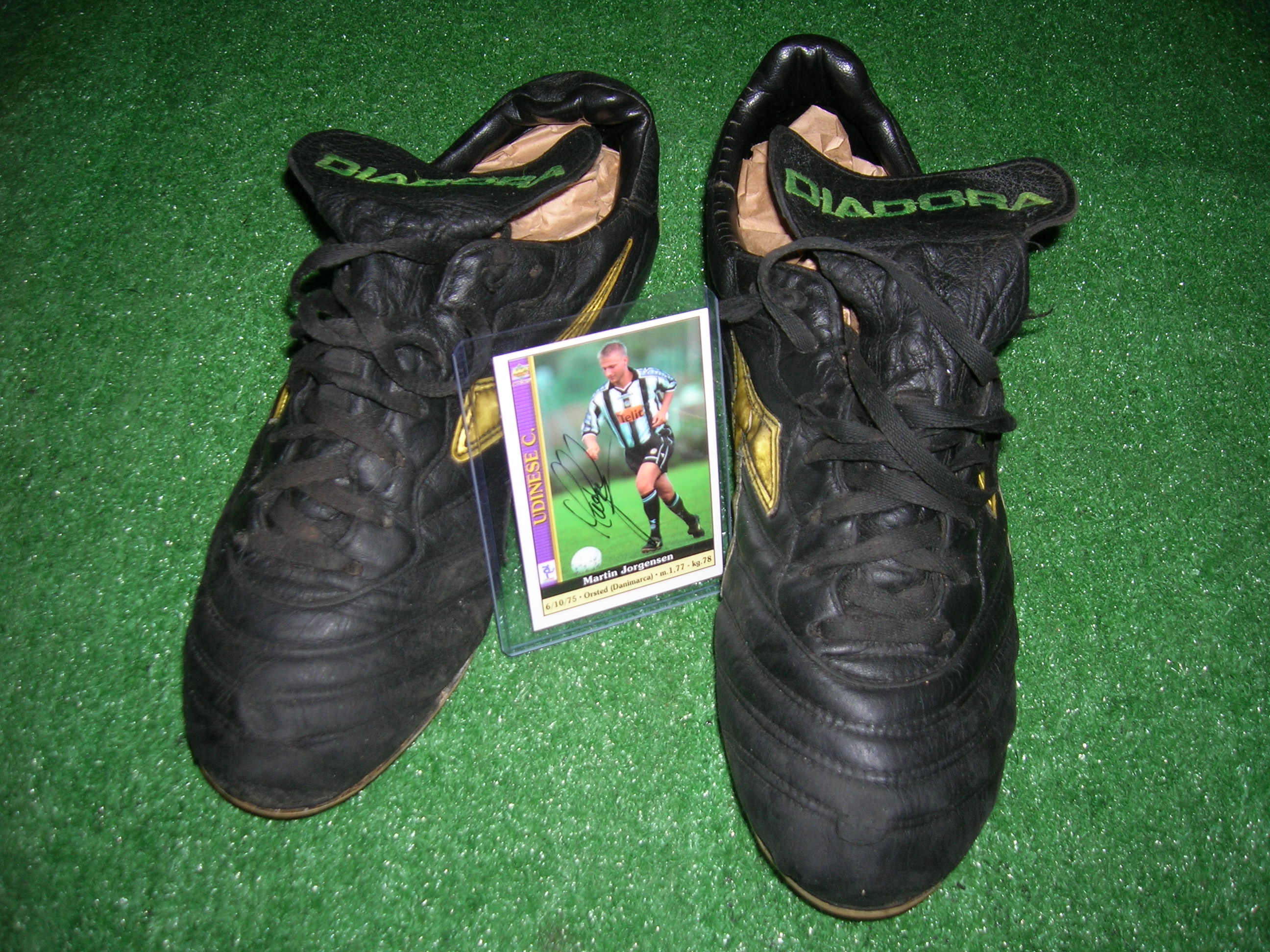 Jorgensen M.  le sue scarpe sono di due  misure Udinese A